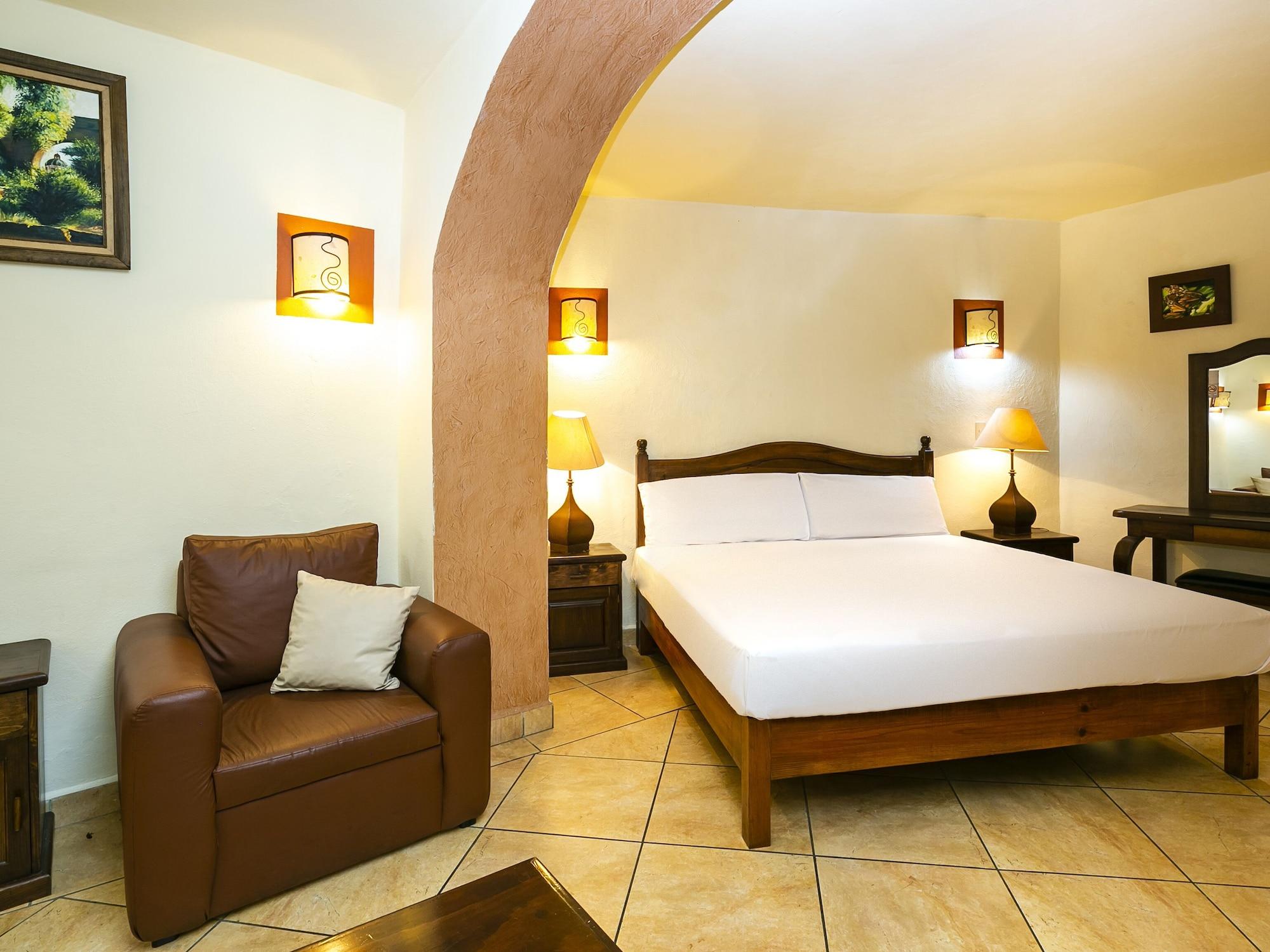 Hotel Casa Del Virrey & Suites Morelia Exterior photo