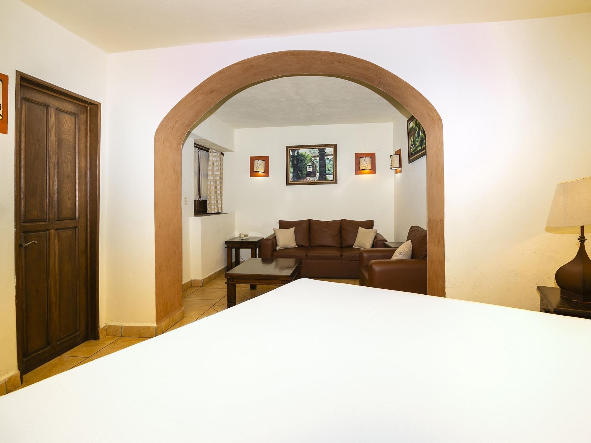 Hotel Casa Del Virrey & Suites Morelia Exterior photo
