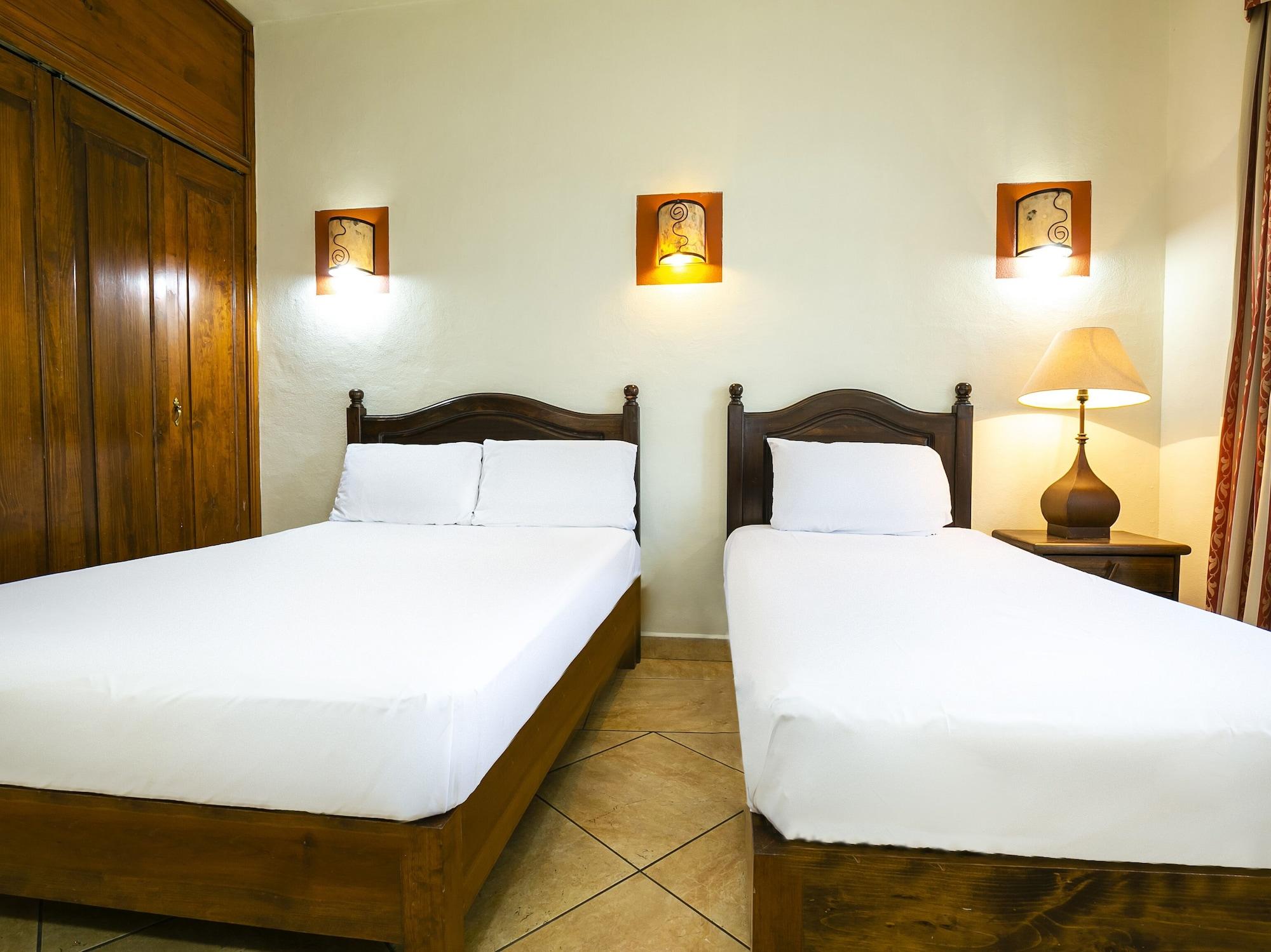 Hotel Casa Del Virrey & Suites Morelia Exterior photo