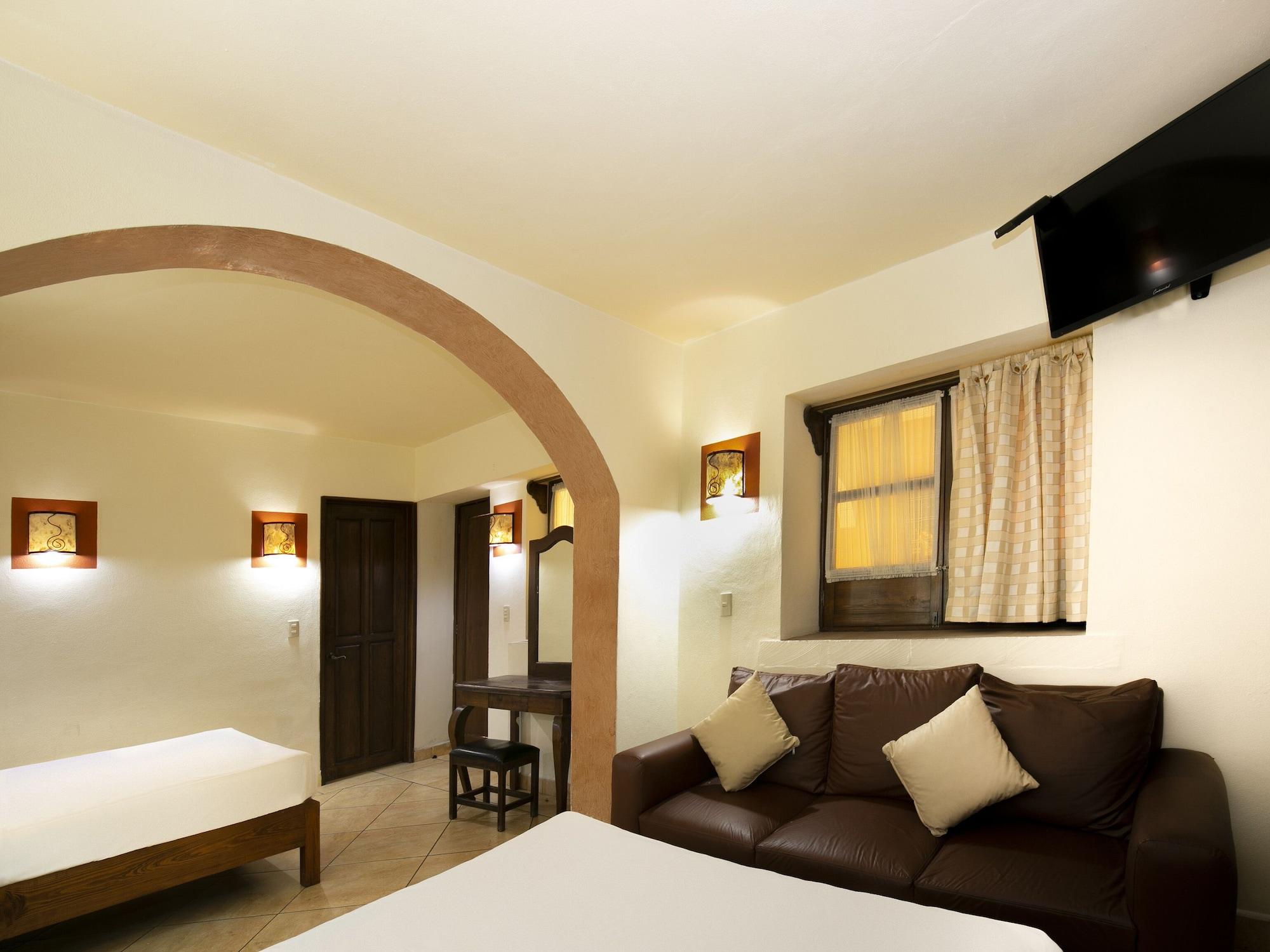 Hotel Casa Del Virrey & Suites Morelia Exterior photo