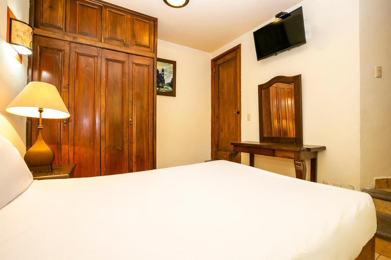 Hotel Casa Del Virrey & Suites Morelia Exterior photo