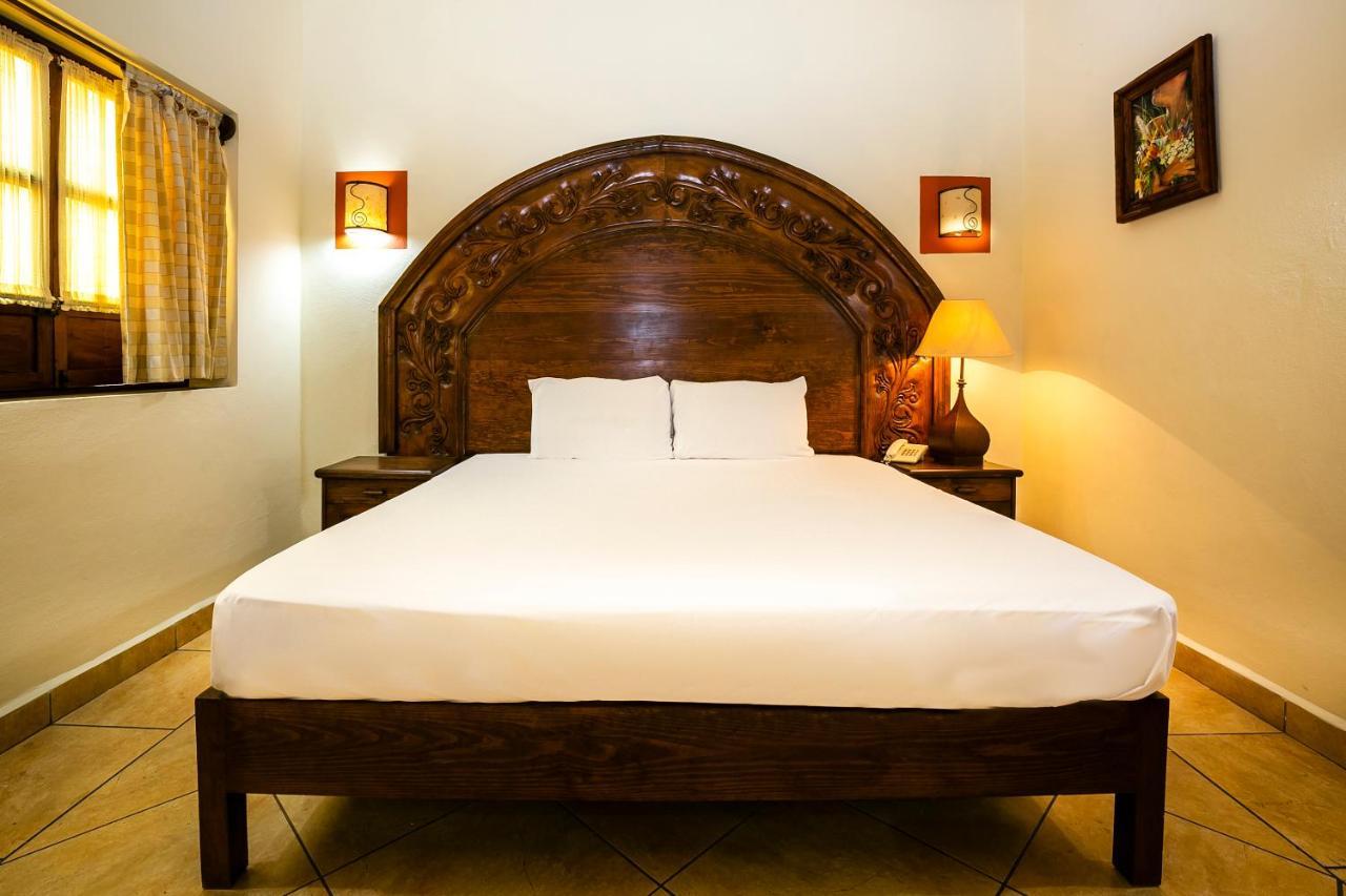 Hotel Casa Del Virrey & Suites Morelia Exterior photo