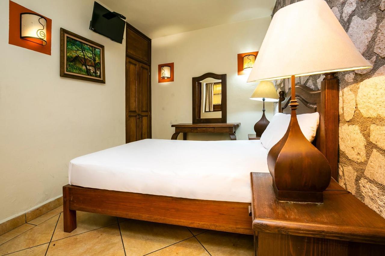 Hotel Casa Del Virrey & Suites Morelia Exterior photo