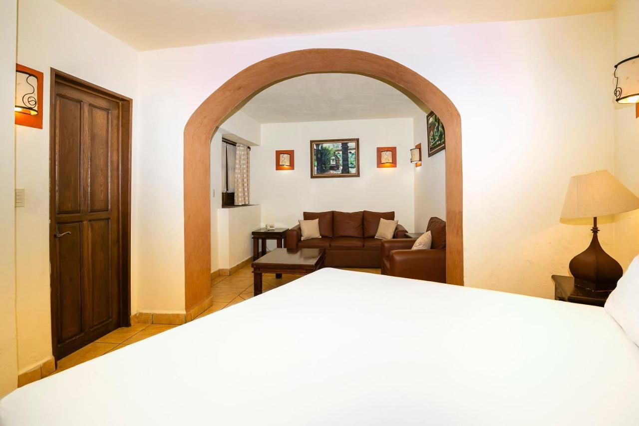 Hotel Casa Del Virrey & Suites Morelia Exterior photo