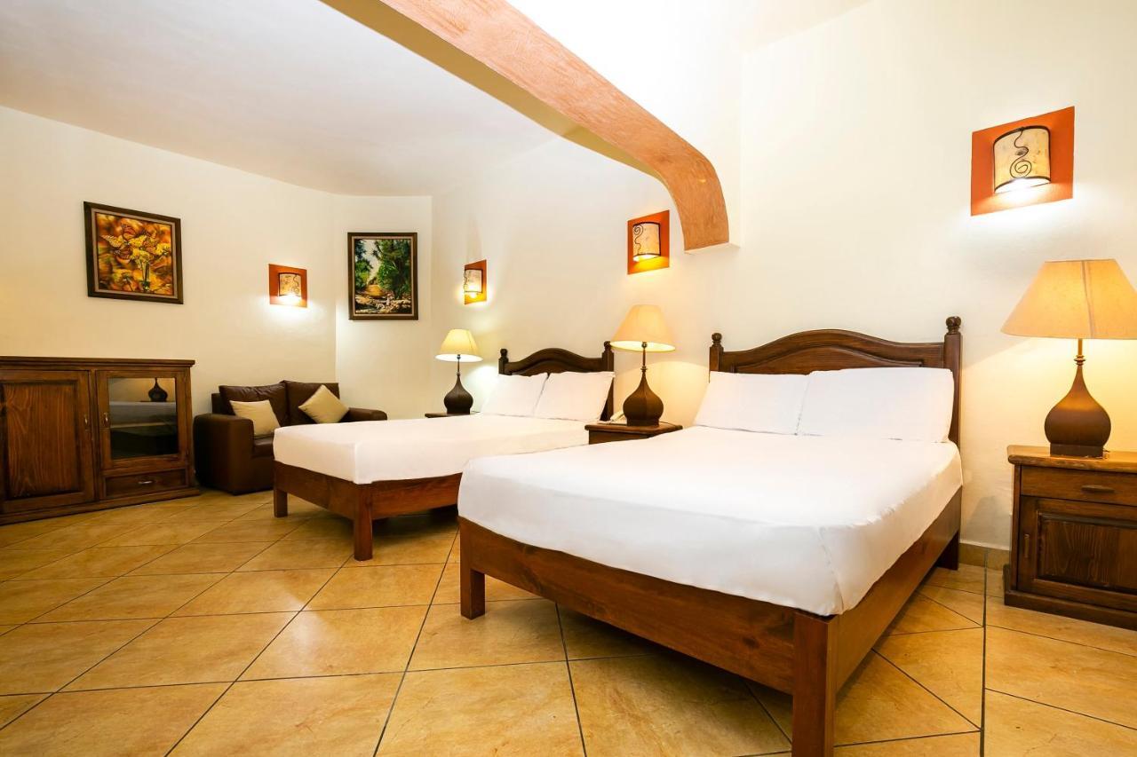 Hotel Casa Del Virrey & Suites Morelia Exterior photo