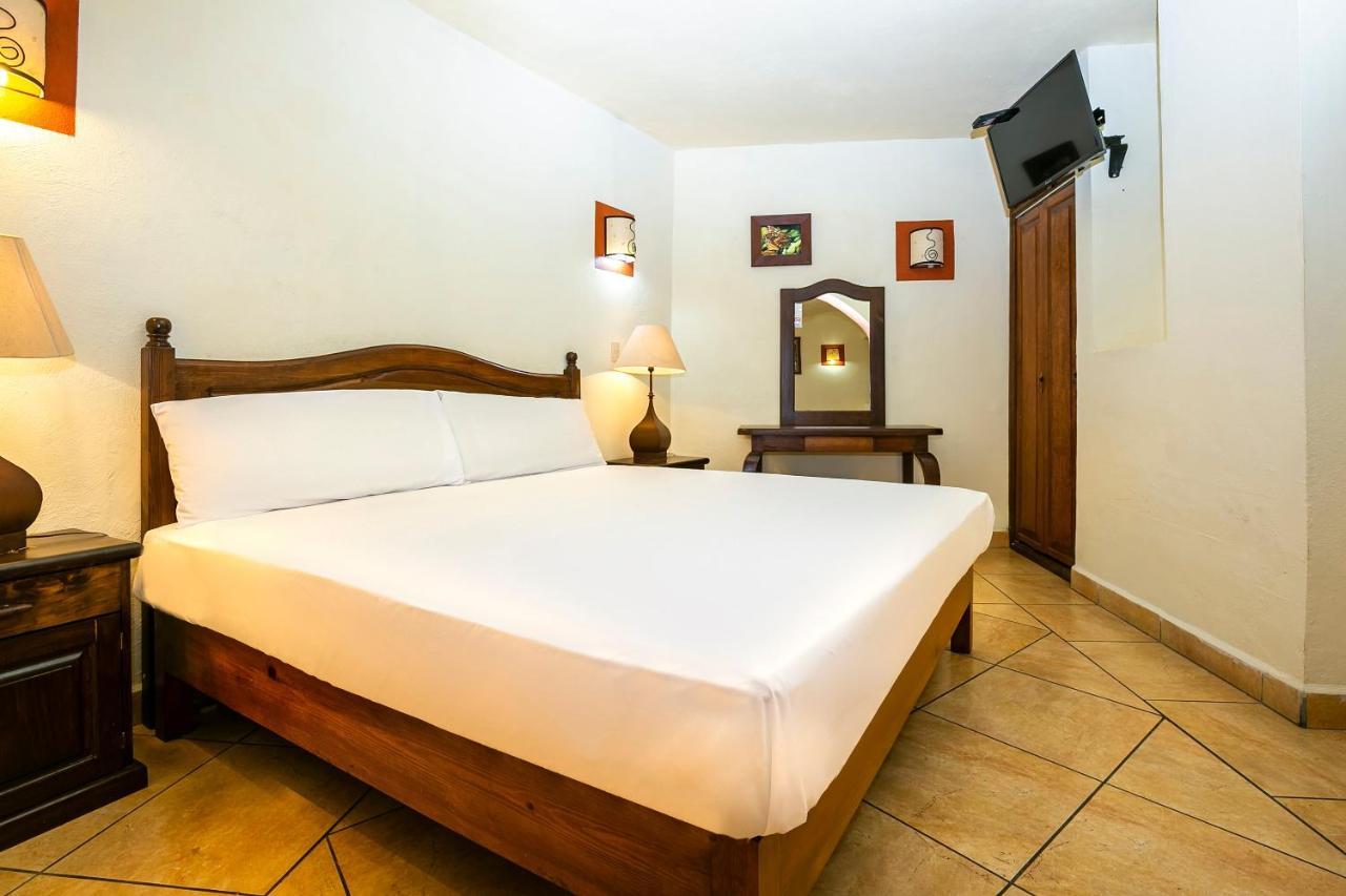 Hotel Casa Del Virrey & Suites Morelia Exterior photo